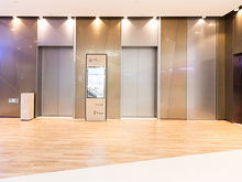 立式廣告機(jī)如何契合商家應(yīng)用需求